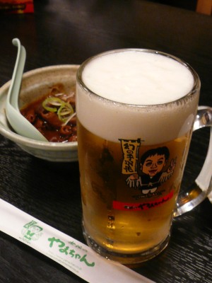 世界のやまちゃん 神田西口店「どて煮」と「生ビール」