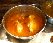 八重洲 南インド料理 ダバ・インディアのランチ 3色カレー 中辛：チキンプルス