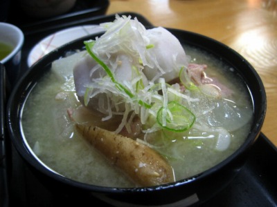 【ランチ】まぐろ重と豚汁/銀座1・日本料理  岩戸