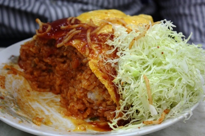 野田・やよい食堂 オムライス(大) 半分食べたところ キャベツの千切り登場!(笑