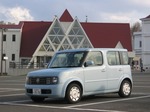 レンタカーの日産キューブ