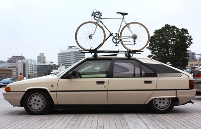 【FFE in 横浜・赤レンガ倉庫】ルーフの自転車が良く似合う！　初期型シトロエンBX