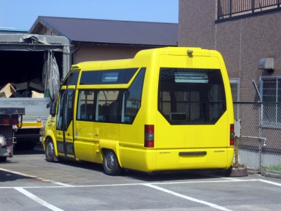 ルノーの黄色いバス