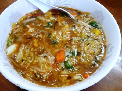 浜金谷(千葉)・味はな/「あらめ」をご飯・具などとしっかり混ぜてとろみが出た状態の「海藻とろろ野菜ラー飯」