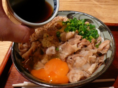 勘違い!釜揚げうどんに漬けダシをかけてしまう・・・