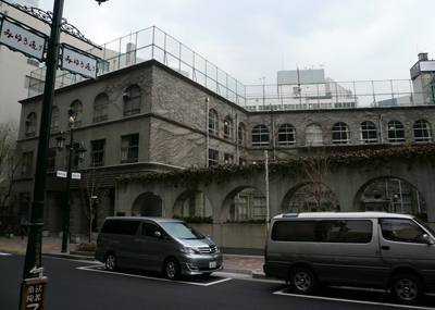 銀座・オーバカナル/目の前は銀座唯一の公立小学校「泰明小」