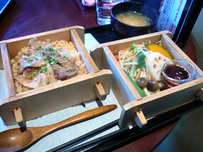 【ランチ】八重洲・北海道フーディスト 北海道チューボー/知床豚丼風セイロ膳　セイロは2段！