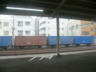 富士駅の製紙輸送貨物列車