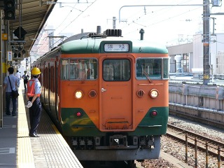 終点浜松駅に到着した熱海発113系電車