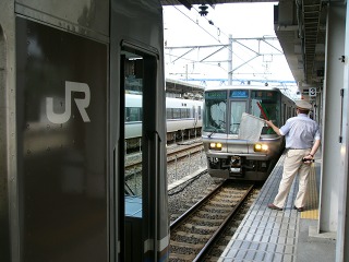 JR西日本223系12両編成_長浜始発(前4両米原始発)姫路行き新快速