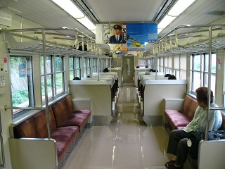 JR西日本115系3500番代の車内